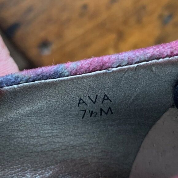 ShoesTahari stacked heel pump, EUC, sz 7 1/2, fabric upper, fuchsia, navy, sage - Picture 5 of 16